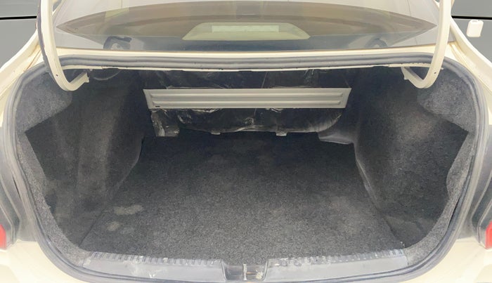 2016 Volkswagen Vento HIGHLINE DIESEL 1.5, Diesel, Manual, 1,19,043 km, Boot Open Zoomed View