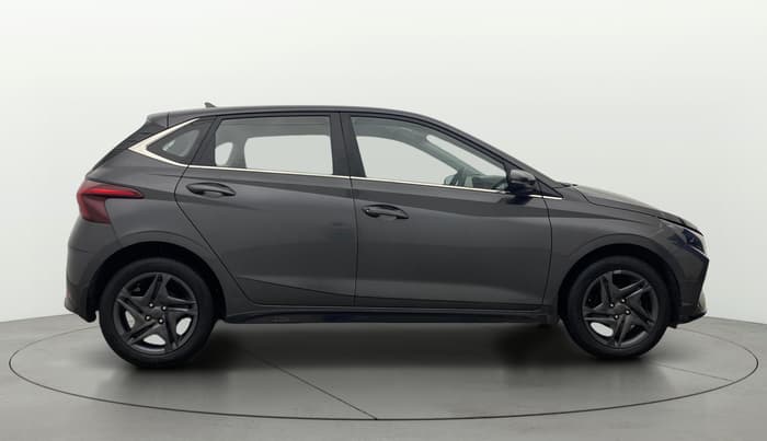 2022 Hyundai NEW I20 SPORTZ 1.2 MT, Petrol, Manual, 34,137 km, Right Side View