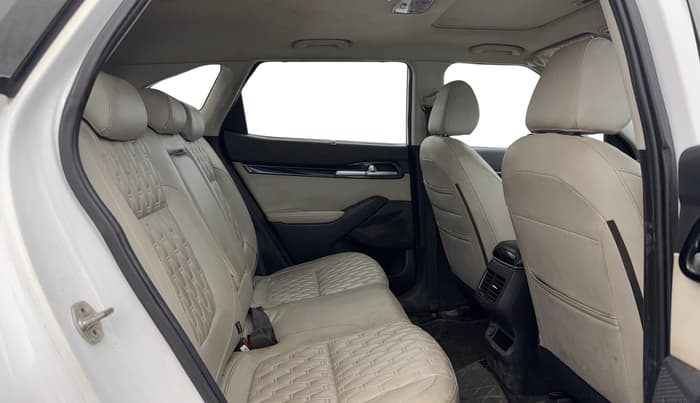 2020 KIA SELTOS HTX 1.5 PETROL, Petrol, Manual, 1,10,688 km, Right Side Rear Door Cabin