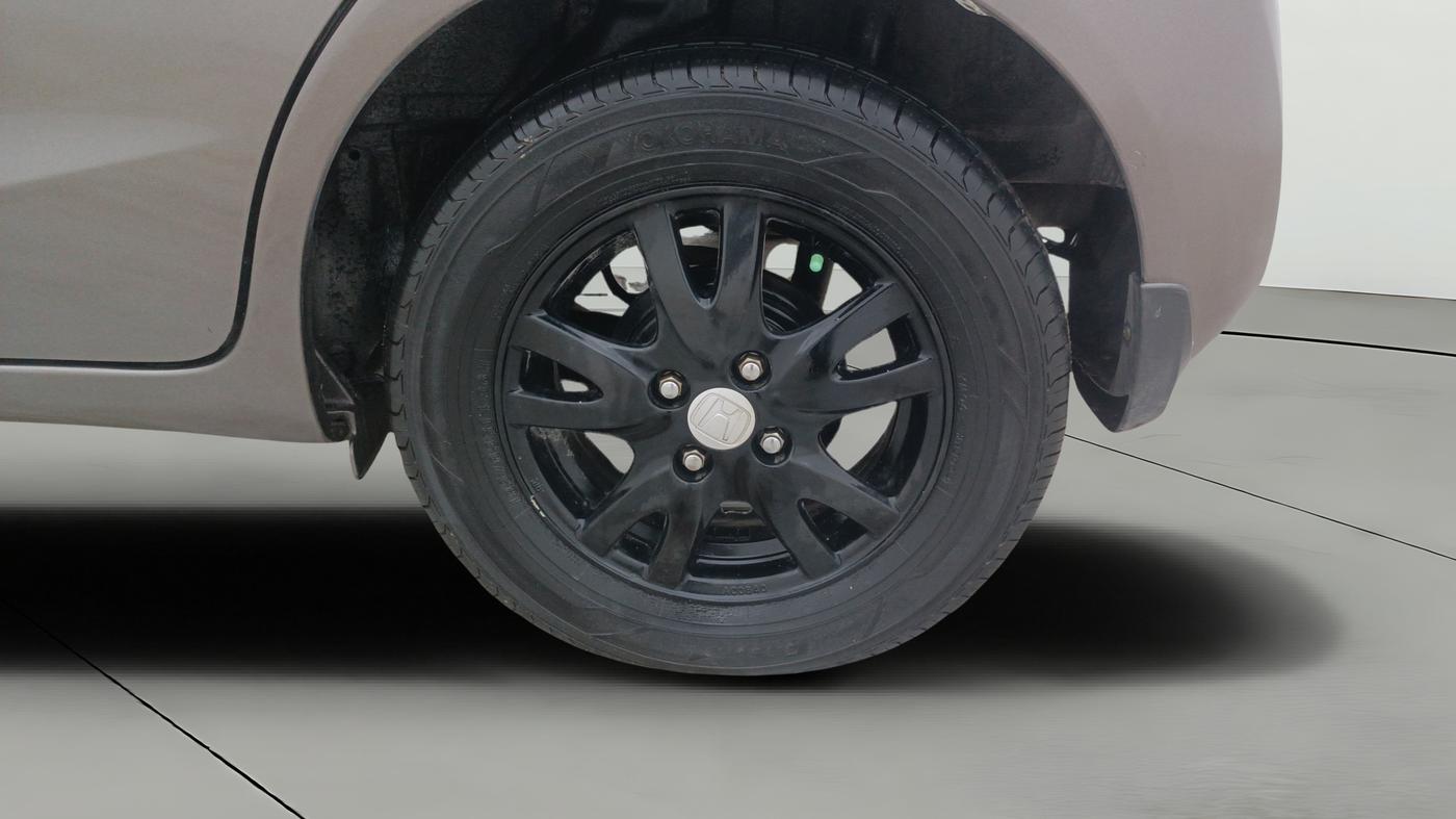 2014 Honda Brio VX AT, Petrol, Automatic, 75,518 km, Left Rear Wheel