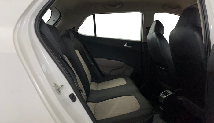 2016 Hyundai Grand i10 SPORTZ 1.2 KAPPA VTVT, Petrol, Manual, 78,016 km, Right Side Rear Door Cabin