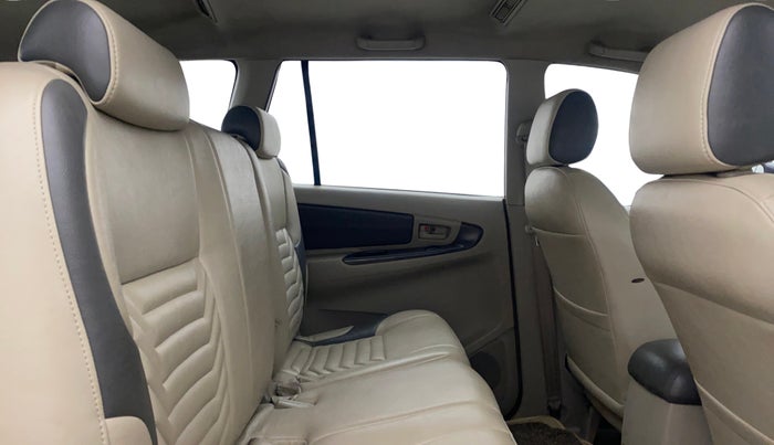 2014 Toyota Innova 2.5 GX 8 STR, Diesel, Manual, 72,161 km, Right Side Rear Door Cabin