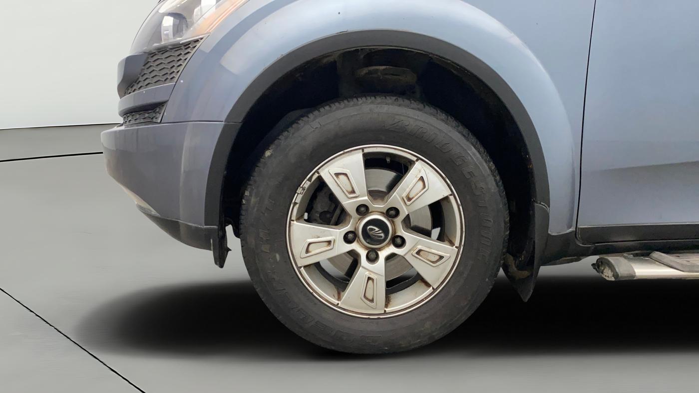 2014 Mahindra XUV500 W8, Diesel, Manual, 86,374 km, Left Front Wheel