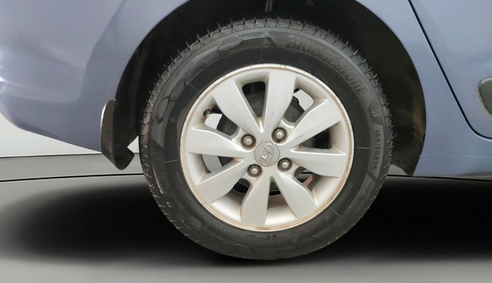 2014 Hyundai Xcent S 1.2, Petrol, Manual, 1,02,555 km, Right Rear Wheel
