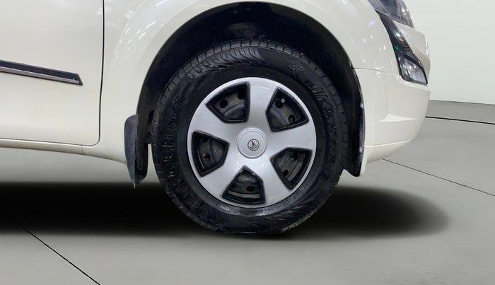 2017 Mahindra XUV500 W4, Diesel, Manual, 74,520 km, Right Front Wheel