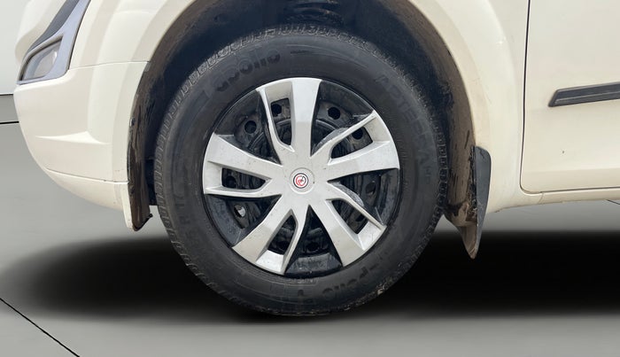 2020 Mahindra XUV500 W5, Diesel, Manual, 56,961 km, Left Front Wheel