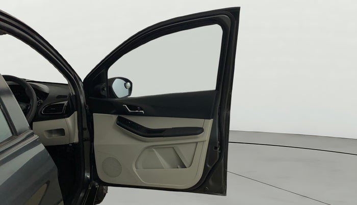 2022 Tata Tiago XZ PLUS CNG, CNG, Manual, 50,628 km, RHS Front Door