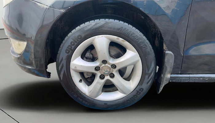 2013 Skoda Rapid ELEGANCE 1.6 MPI AT, CNG, Automatic, 82,117 km, Left Front Wheel