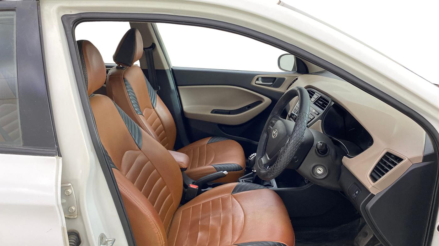 2014 Hyundai Elite i20 MAGNA 1.4 CRDI, Diesel, Manual, 80,592 km, Right Side Front Door Cabin
