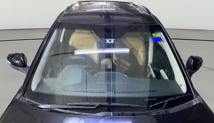 2024 Mahindra XUV300 W8 1.2 PETROL, Petrol, Manual, 1,084 km, Front Windshield