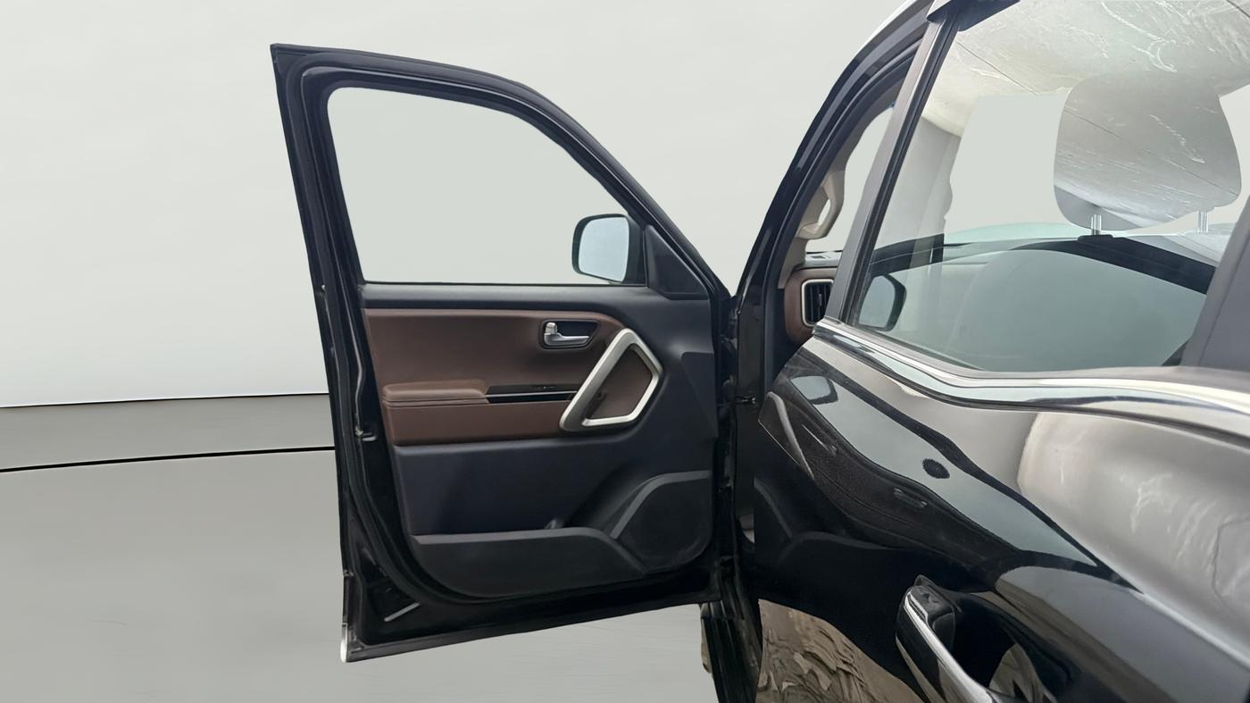 2025 Mahindra SCORPIO-N Z8 Select Petrol MT, Petrol, Manual, 5,055 km, LHS Front Door