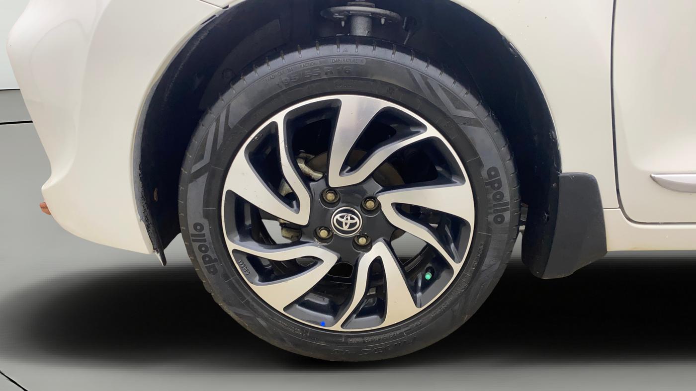 2021 Toyota Glanza V, Petrol, Manual, 74,812 km, Left Front Wheel