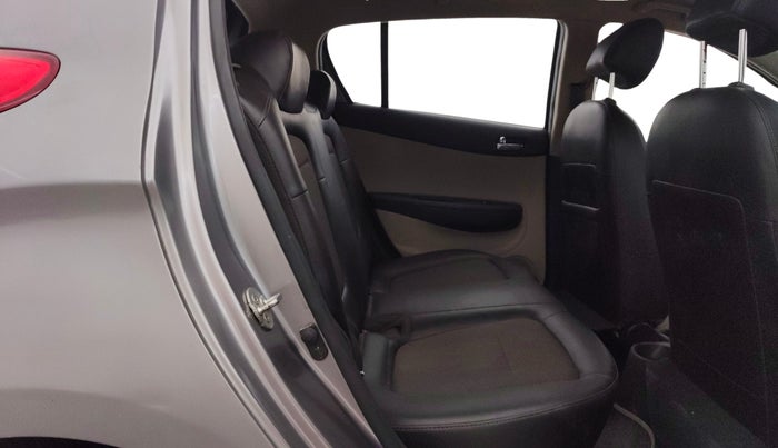 2013 Hyundai i20 MAGNA 1.2, Petrol, Manual, 37,038 km, Right Side Rear Door Cabin