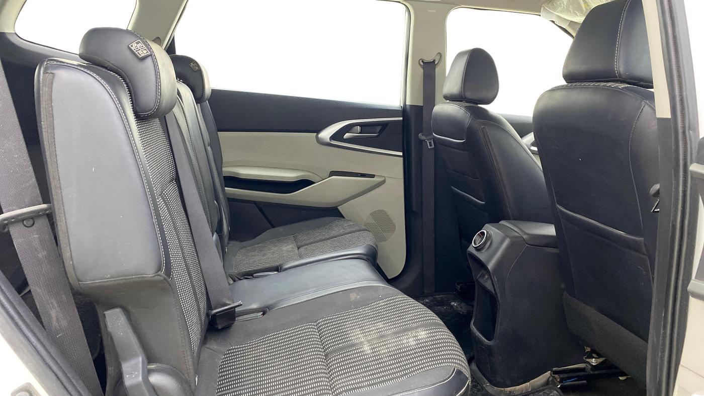 2023 KIA CARENS PRESTIGE 1.5 DIESEL IMT 7 STR, Diesel, Manual, 28,045 km, Right Side Rear Door Cabin