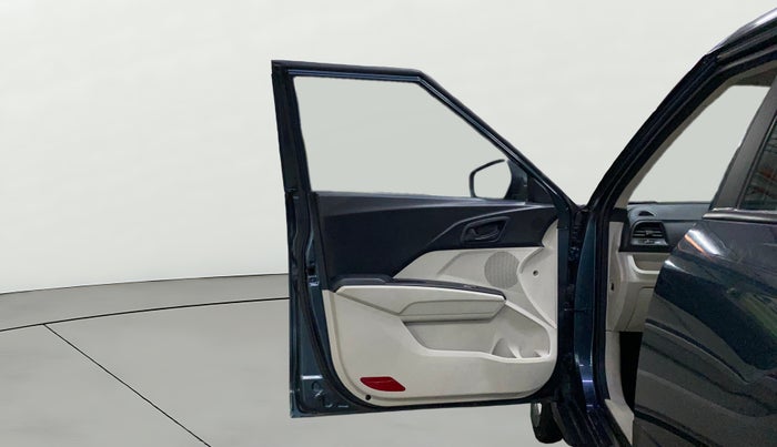 2022 Mahindra XUV300 W6 1.5 DIESEL AMT, Diesel, Automatic, 17,740 km, LHS Front Door