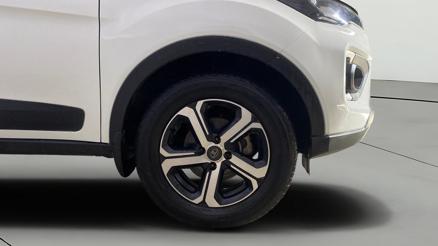 2021 Tata NEXON XZA PLUS SUNROOF DIESEL, Diesel, Automatic, 52,702 km, Right Front Wheel