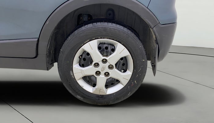 2019 Mahindra XUV300 W6 1.2 PETROL, Petrol, Manual, 1,37,766 km, Left Rear Wheel