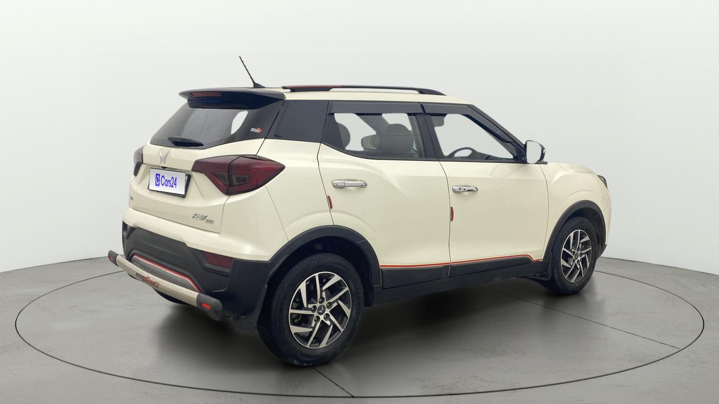 2023 Mahindra XUV300 W8 (O) 1.2 PETROL, Petrol, Manual, 27,386 km, Right Back Diagonal