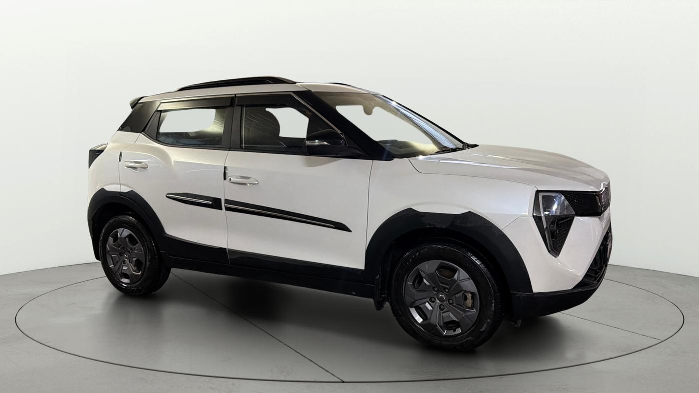 2025 Mahindra XUV 3XO MX3 Pro 1.2 L TCMPFi, Petrol, Manual, 5,280 km, Right Front Diagonal