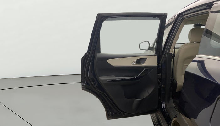 2024 Mahindra XUV700 AX 7 P AT 7 STR, Petrol, Automatic, 21,999 km, LHS Rear Door