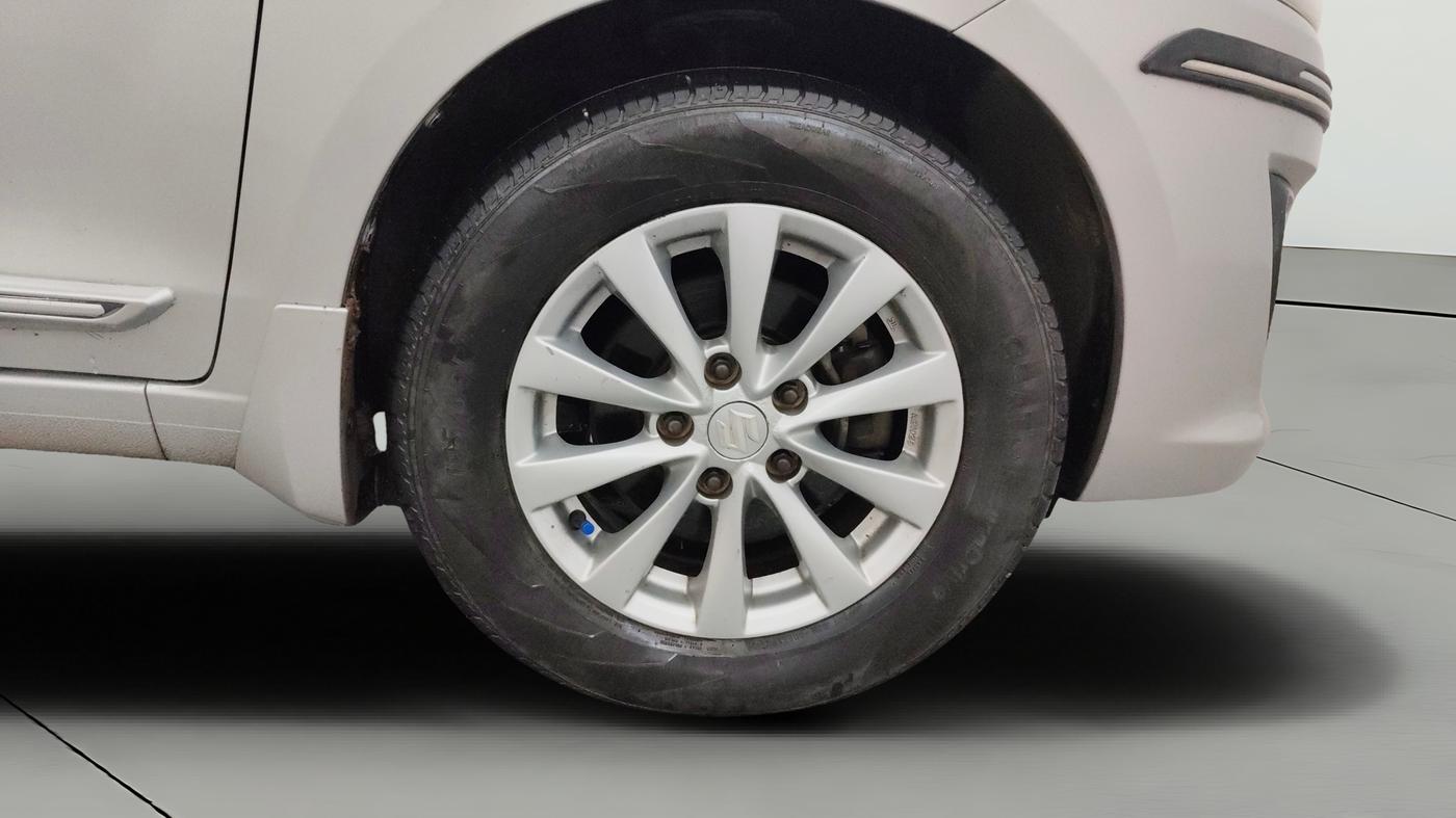 2013 Maruti Ertiga ZXI, Petrol, Manual, 73,530 km, Right Front Wheel