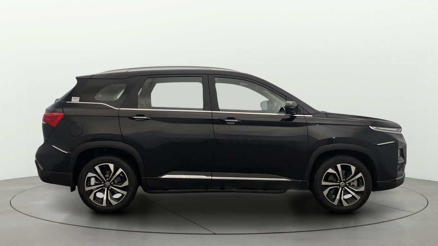2023 MG HECTOR PLUS SAVVY PRO 1.5 TURBO CVT 7 STR, Petrol, Automatic, 18,563 km, Right Side View