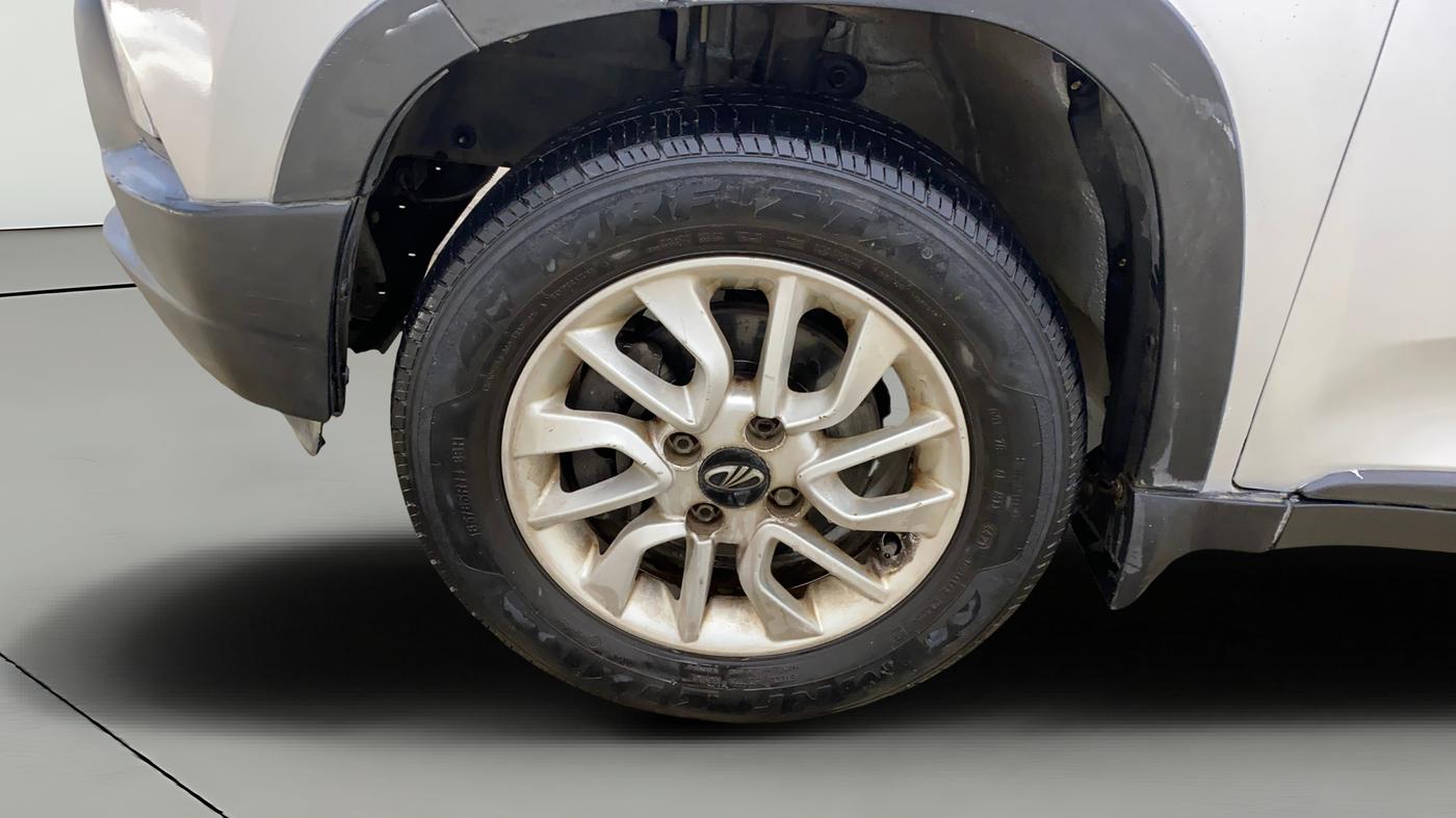 2016 Mahindra Kuv100 K8 5 STR, Petrol, Manual, 61,297 km, Left Front Wheel