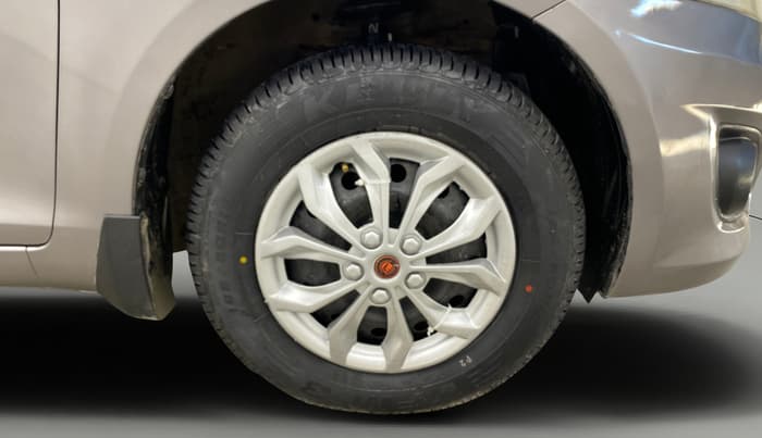 2014 Maruti Swift Dzire VDI, Diesel, Manual, 1,22,042 km, Right Front Wheel