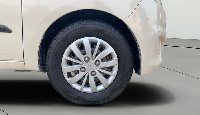 2014 Hyundai i10 SPORTZ 1.1, CNG, Manual, 85,284 km, Right Front Wheel