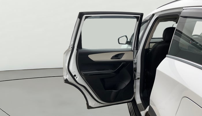 2023 Mahindra XUV700 AX 5 P AT 5 STR, Petrol, Automatic, 14,466 km, LHS Rear Door