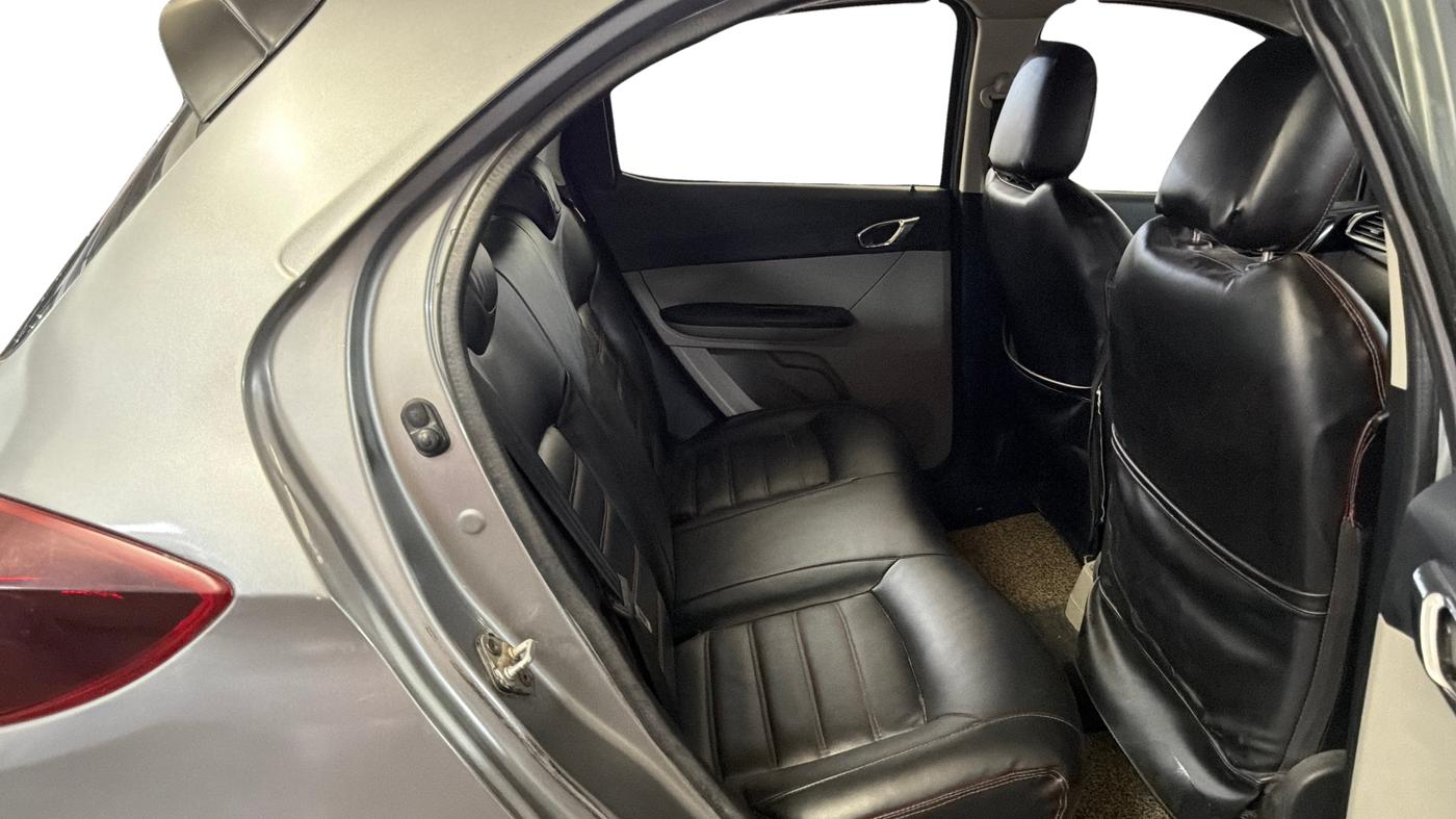 2019 Tata Tiago XZA PETROL, Petrol, Automatic, 1,01,628 km, Right Side Rear Door Cabin