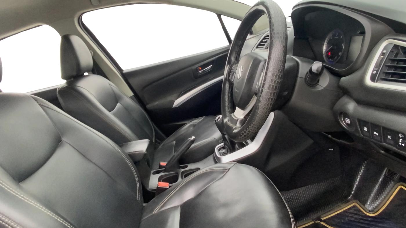 2017 Maruti S Cross ZETA 1.3, Diesel, Manual, 1,23,931 km, Right Side Front Door Cabin