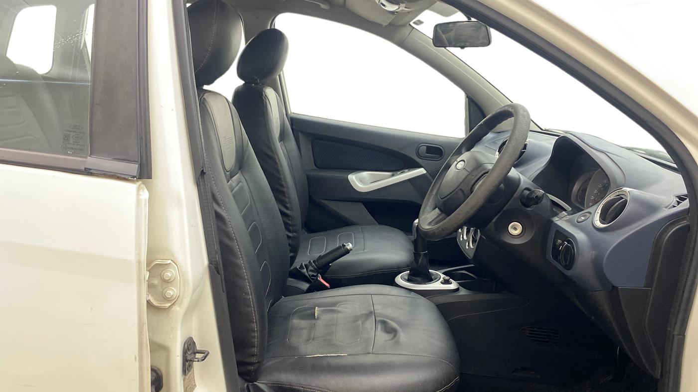 2013 Ford Figo TITANIUM 1.4 DIESEL, Diesel, Manual, 92,285 km, Right Side Front Door Cabin