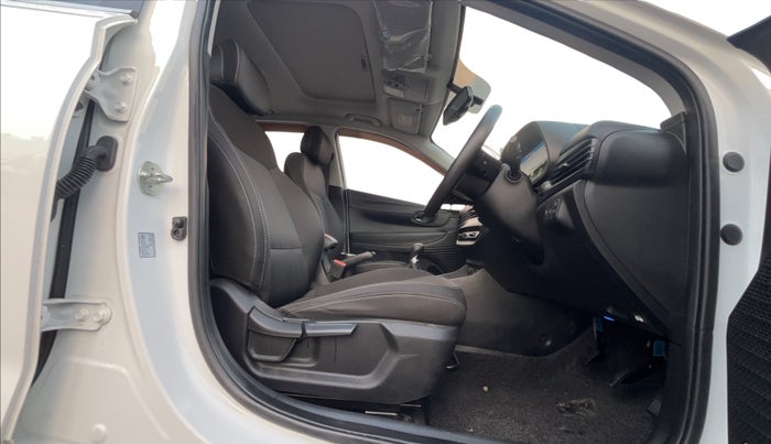 2023 Hyundai NEW I20 ASTA (O) 1.2 MT, Petrol, Manual, 19,450 km, Right Side Front Door Cabin