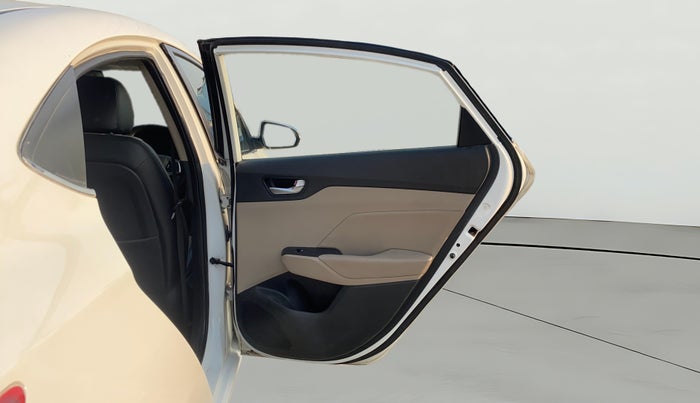 2017 Hyundai Verna 1.6 VTVT SX (O) AT, Petrol, Automatic, 43,429 km, RHS Rear Door