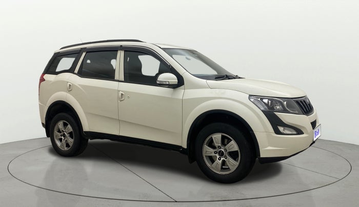 2017 Mahindra XUV500 W6 AT, Diesel, Automatic, 1,28,835 km, Right Front Diagonal