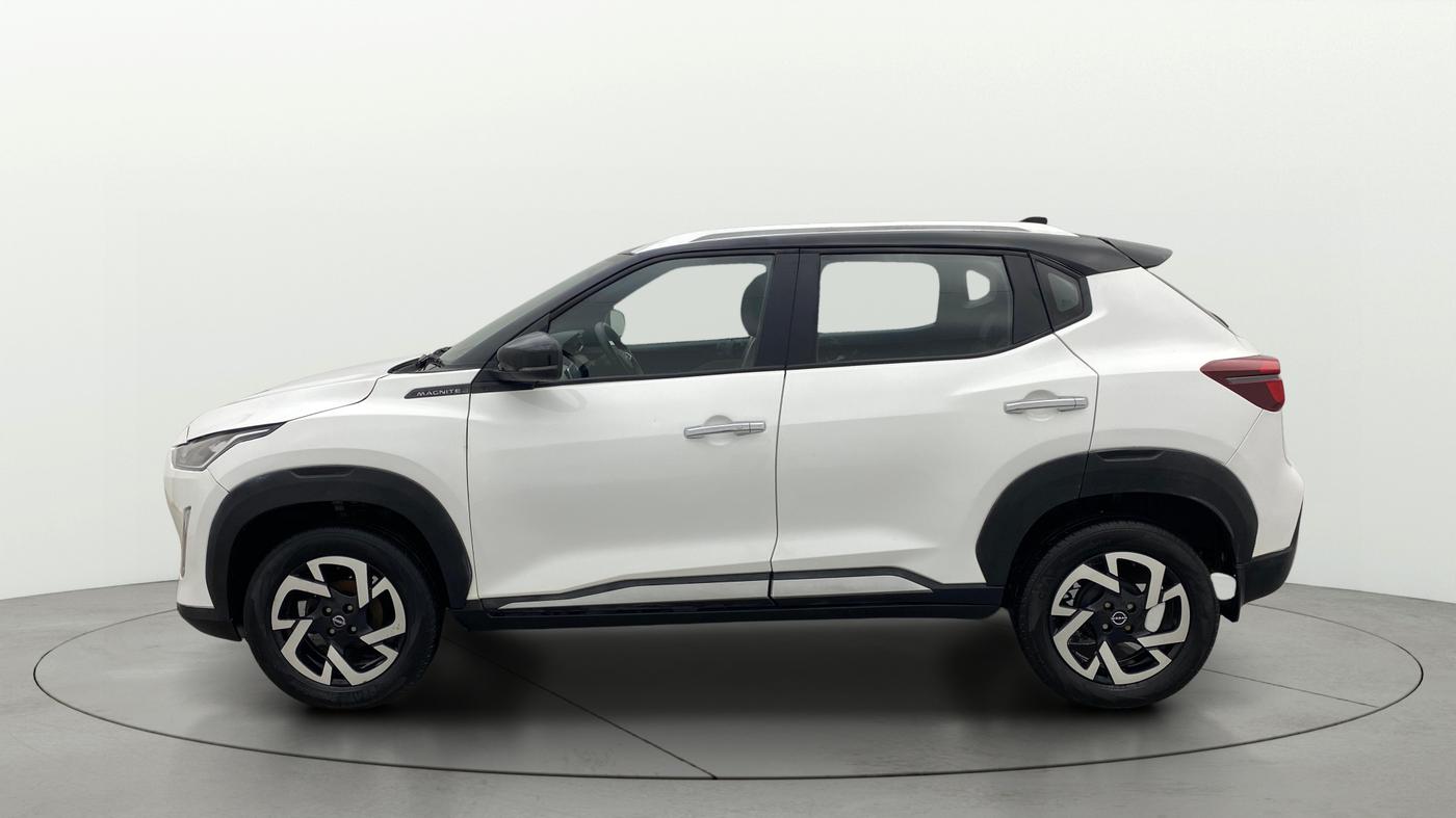 2022 Nissan MAGNITE XV DUAL TONE, Petrol, Manual, 32,825 km, Left Side