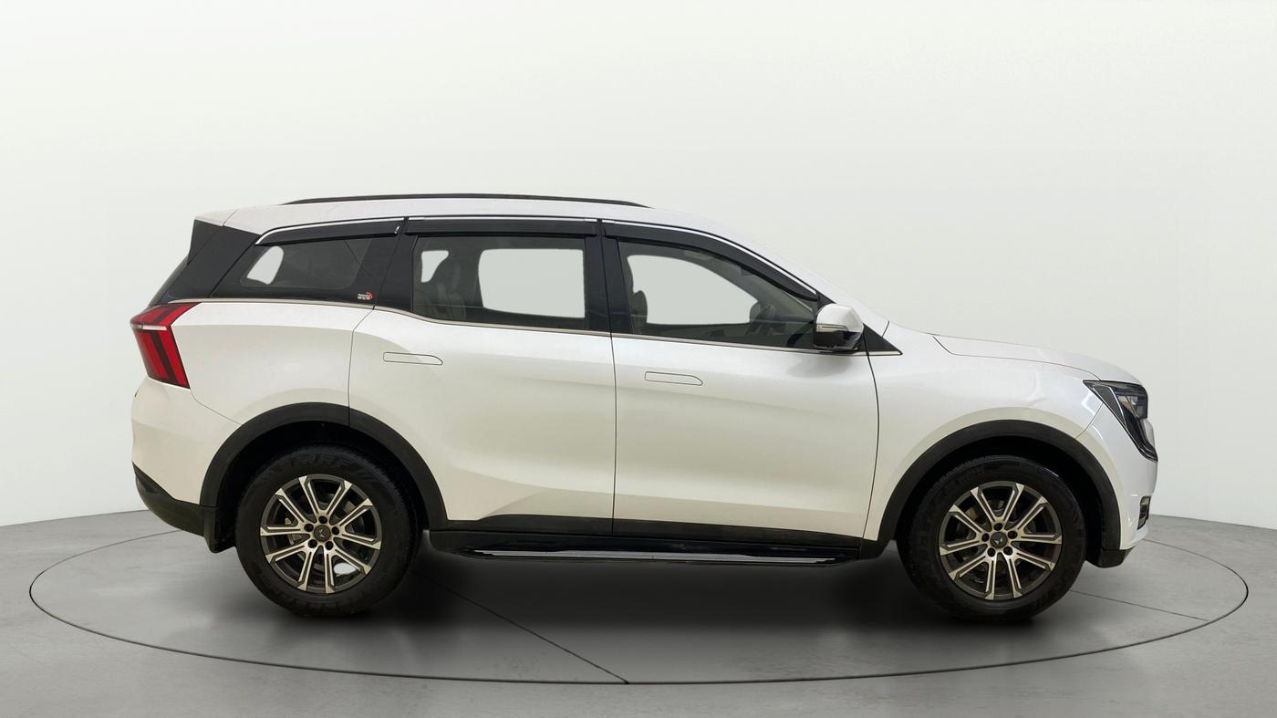 2023 Mahindra XUV700 AX 7 LUXURY P AT 7 STR, Petrol, Automatic, 33,773 km, Right Side View
