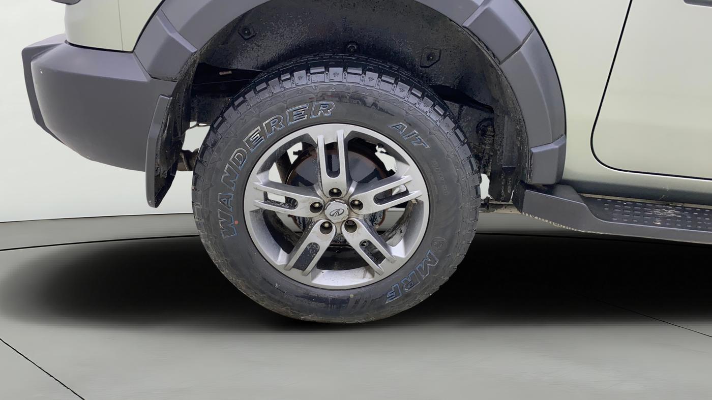 2022 Mahindra Thar LX D AT 4WD HT, Diesel, Automatic, 85,305 km, Right Rear Wheel