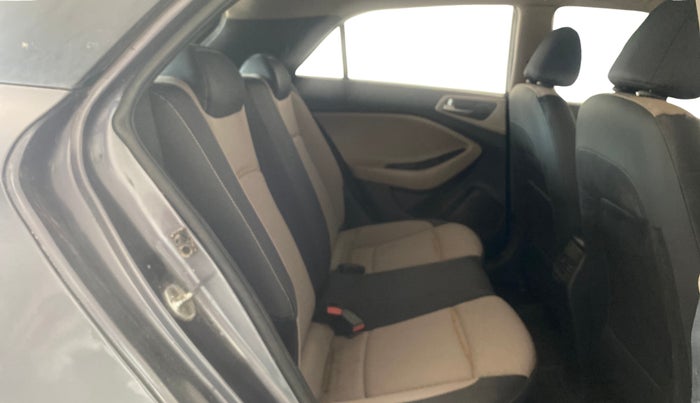 2015 Hyundai Elite i20 MAGNA 1.4 CRDI, Diesel, Manual, 1,17,805 km, Right Side Rear Door Cabin