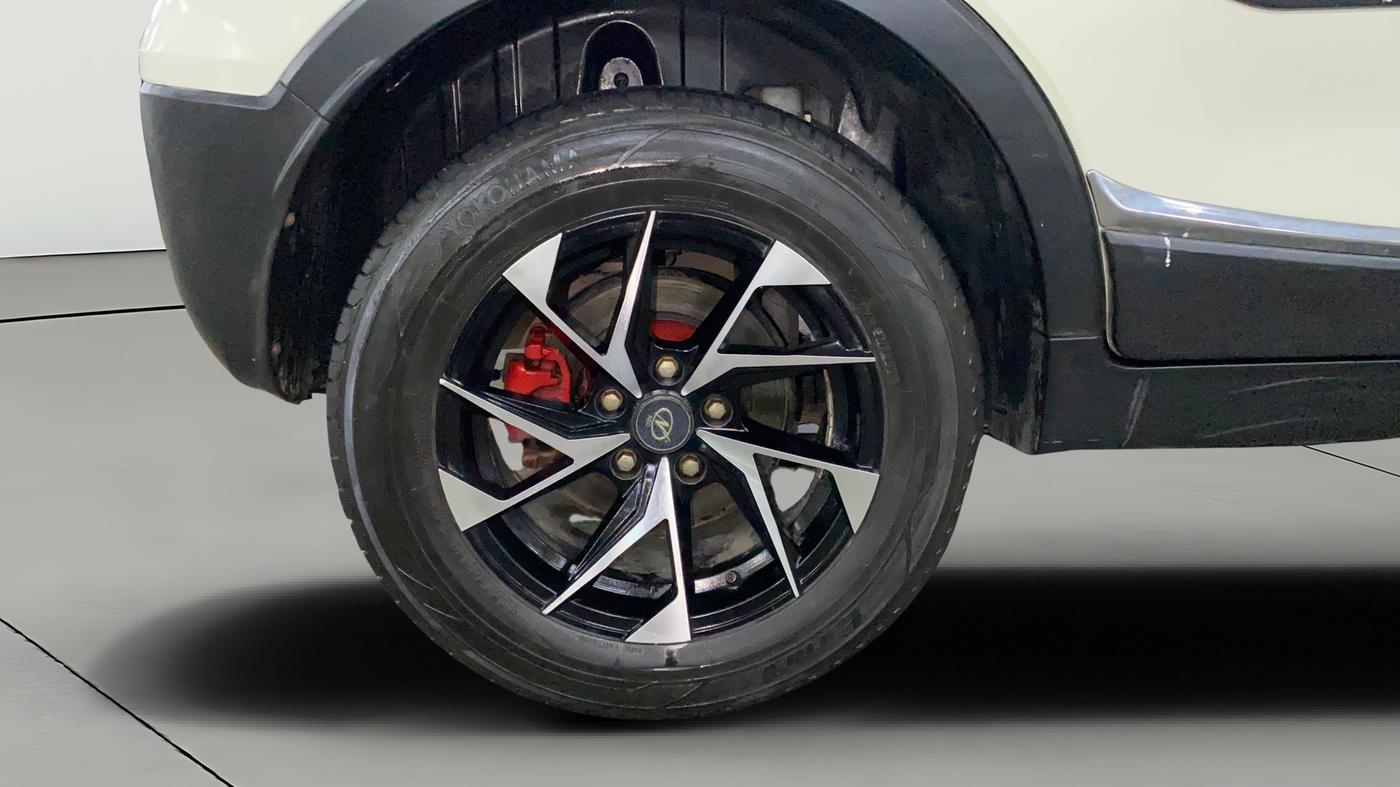 2022 Mahindra XUV300 W8 1.2 PETROL, Petrol, Manual, 48,228 km, Right Rear Wheel