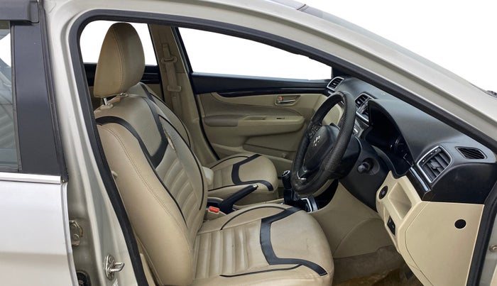 2015 Maruti Ciaz ZDI SHVS, Diesel, Manual, 97,981 km, Right Side Front Door Cabin