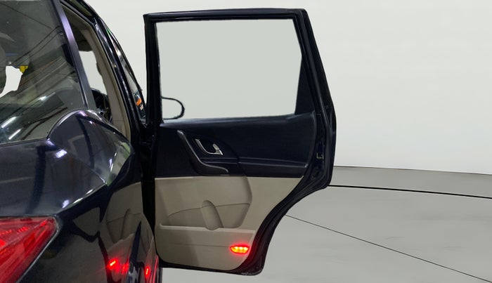 2017 Mahindra XUV500 W9 AT, Diesel, Automatic, 86,529 km, RHS Rear Door