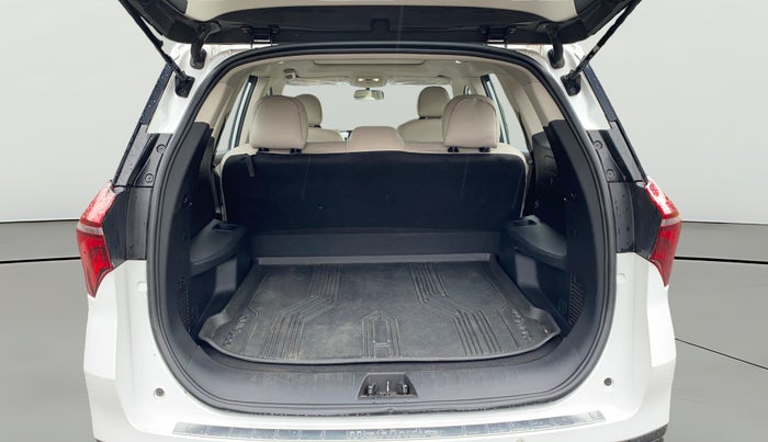 2022 Mahindra XUV700 AX 5 D AT 5 STR, Diesel, Automatic, 31,102 km, Boot Open Zoomed View