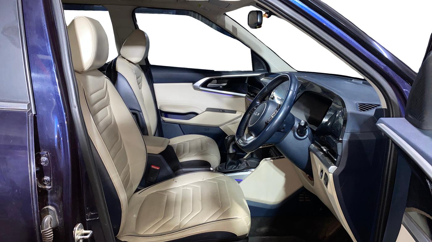 2023 KIA CARENS LUXURY PLUS 1.5 IMT PETROL, Petrol, Manual, 28,643 km, Right Side Front Door Cabin
