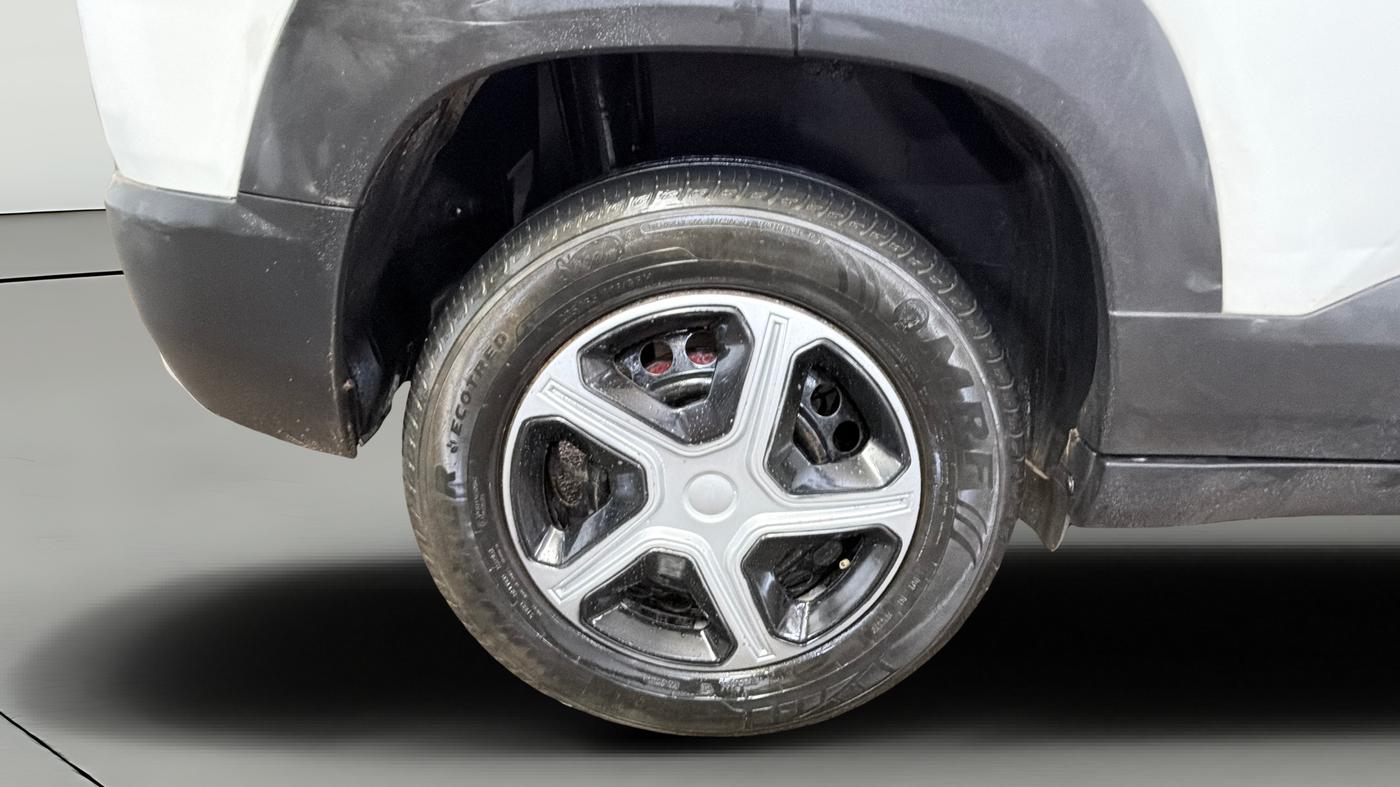 2023 Maruti BREZZA LXI SMART HYBRID, Petrol, Manual, 41,844 km, Right Rear Wheel