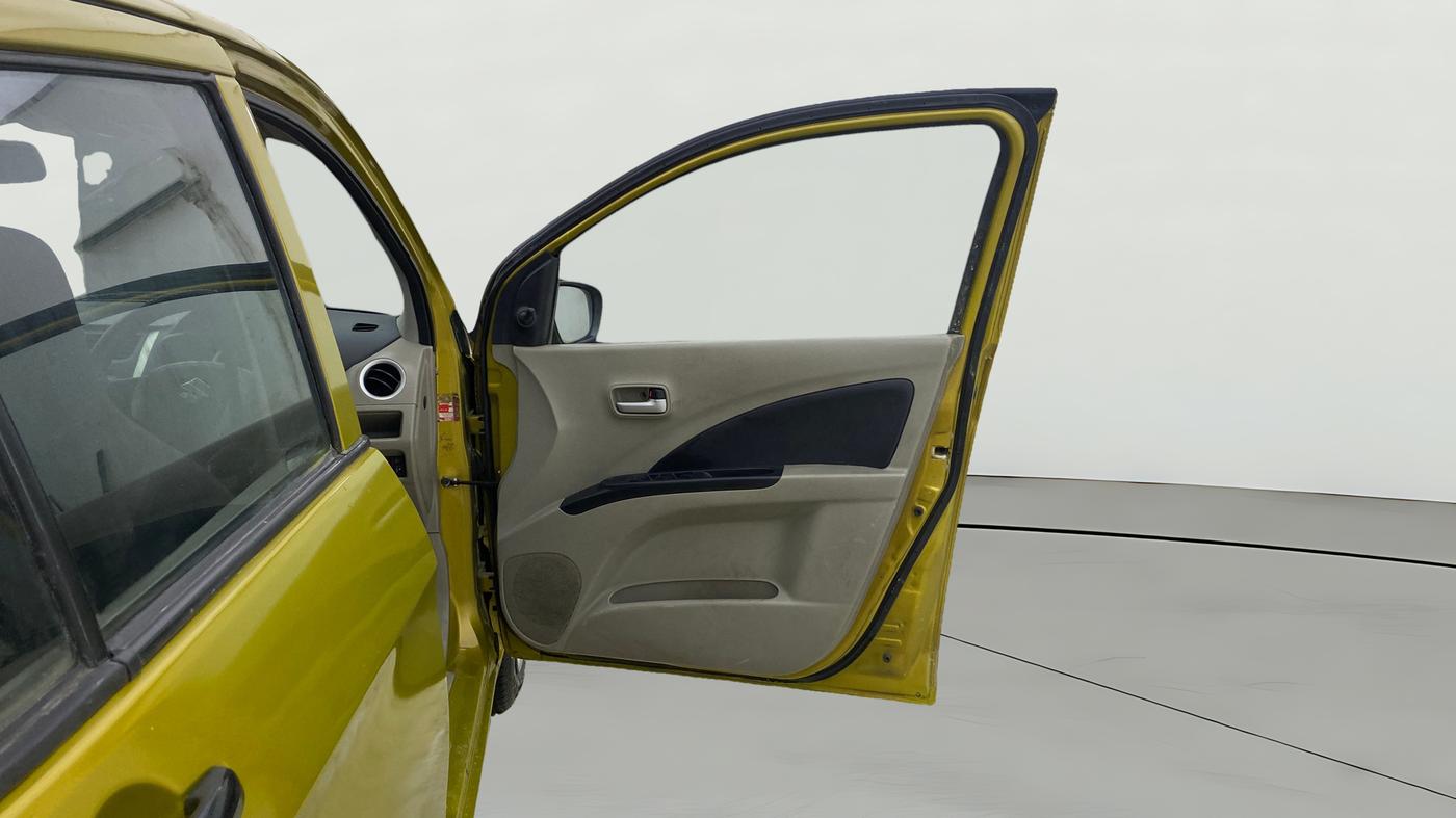 2014 Maruti Celerio VXI CNG, CNG, Manual, 1,17,536 km, RHS Front Door