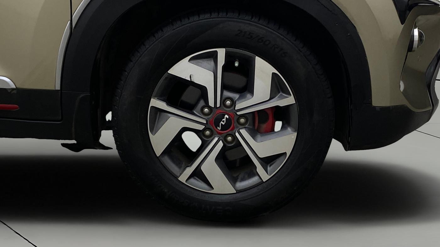 2021 KIA SONET GTX PLUS 1.0 DCT, Petrol, Automatic, 1,07,524 km, Right Front Wheel