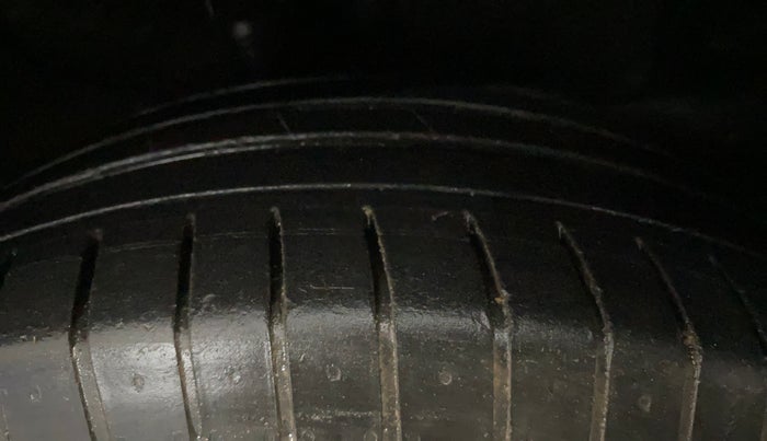 2016 Hyundai Creta SX PLUS AT 1.6 PETROL, Petrol, Automatic, 70,184 km, Right Front Tyre Tread
