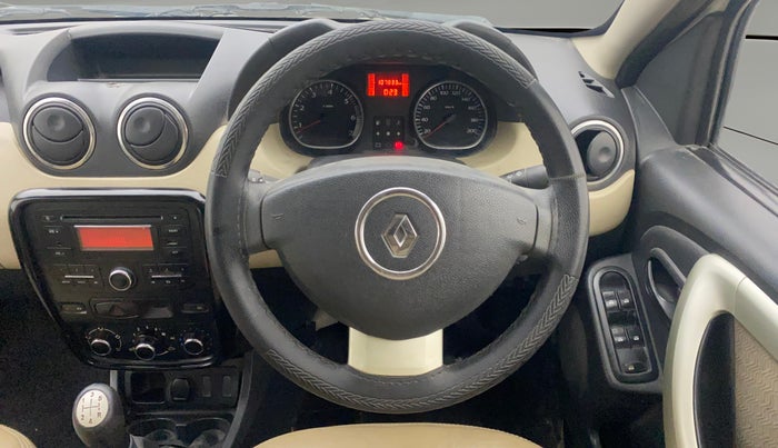 2013 Renault Duster 85 PS RXL DIESEL, Diesel, Manual, 1,07,789 km, Steering Wheel Close Up